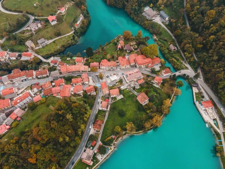 Drohnenaufnahmen von Most na Soči in Slowenien